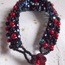 Black and red velvet beads bracelet with facets and pearly glass beads
